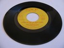 THE HESITATIONS - IS THIS THE WAY TO TREAT A GIRL / YES I'M READY - GWP