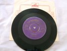 ELVIS PRESLEY  HOUND DOG - DON`T BE CRUEL  1956 HMV GOLD  VG+
