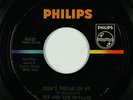 Garage 45 - Kit & The Outlaws - Don't Tread On Me - Philips - VG+ mp3