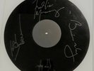 Vinyl record of Queen signed / Disco de vinilo de Queen firmado