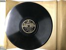 Classeur de 12 disques 78 T D'EDITH PIAF dont La vie en rose,  L'accordéoniste