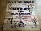 Ian Dury LP Do it yourself UK Stiff 1st press SIGNED ++++