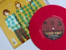 SLEATER KINNEY ENTERTAIN 7