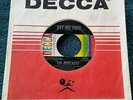 The Outcasts - Set Me Free/You'd Be Surprised 45 Decca garage VG