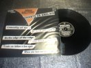 33T RARE POCHETTE  JOHNNY HALLYDAY  CHANTE EN V.O   TBE