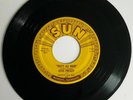 ELVIS PRESLEY 45 / Sun 209 / That's All Right / Blue Moon of Kentucky PUSH MARKS