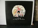 QUEEN:    A DAY AT THE RACES    EMTC 104     CON   EX