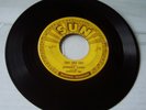 JOHNNY CASH ORIGINAL SUN RECORD CRY CRY CRY HEY PORTER PUSH MARKS  EXCELLENT