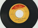 THE PENGUINS - LET ME MAKE UP YOUR MIND b/w SWEET LOVE - DOOWOP 45 RPM
