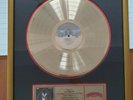 KISS - GENE SIMMONS - IN HOUSE AWARD - GOLDENE SCHALLPLATTE - KEIN MERCH - ECHT