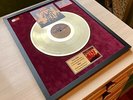 Kiss Love Gun 1977 Vinyl Gold Metallisierte Schallplatte im Rahmen