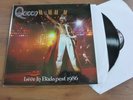 MINT QUEEN LP LIVE IN BUDAPEST 1986  DOUBLE VINYL GATEFOLD INSERT 33 TOURS