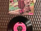 DISQUE VINYLE 45 TOURS   - MICHEL V - QU'EST CE QUI F'RAIT PLAISIR A PAPA - RARE