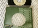 SELENA Y LOS DINOS GUATEMALA 7” 45 SINGLE BESITOS/BAILA ESTÁ CUMBIA
