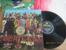 THE BEATLES...SGT PEPPERS..SUPERB EARLY UK ISSUE, WITH INNER & INSERT..PMC 7027