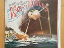 JEFF WAYNE'S THE WAR OF THE WORLDS SOUNDTRACK & BOOKLET - 2 x VINYL LP RECORDS