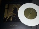 JOHNNY HALLYDAY REGARDE NOUS 45 TOURS VINYLE BLANC ISSU DU COFFRET RESTER VIVANT