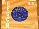 THE POETS THAT'S THE WAY IT'S GOT TO BE b/w I'LL CRY WITH THE MOON UK DECCA 7