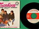RARE Colgems CIRCLE LOGO Monkees 45 Pleasant Valley Sunday Dolenz Nesmith EX