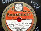 RHYTHM RASCALS The Sun Has Got His hat On/ Singing in The Moonlight 9