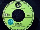 45T JUKE BOX LES SOLISTES JOHNNY HALLYDAY FALLAIT IL / AU BOUT DU CHEMIN RCA 62