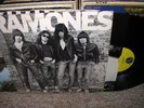 RAMONES-Ramones-OR.SR-6020 SRC MASTERED NM-/NM LP/LYRICS PHOTO INNER