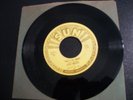 Elvis Presley 45 RPM-That's All Right / Blue Moon Kentucky-SUN-No Push Marks-EX+