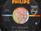 HEAR Kit & The Outlaws 45 Don't Tread On Me / Midnight Hour psych garage nuggets