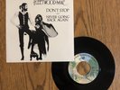 FLEETWOOD MAC - DON'T STOP / NEVER GOING BACK AGAIN, WB 8413, 45 W/ PS, 1977, NM