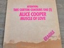 33 T - Attention : THIS CARTON CONTAINS ONE 1 ALICE COOPER MUSCLE  OF LOVE 56018