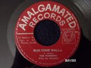 THE PIONEERS  -  RUN COME WALLA  (REGGAE)  45