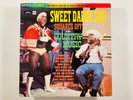 Vinyl LP in very good cover SWEET DADDY SIKI Squares Off with Country Music 1968