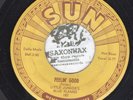R&B 45 LITTLE JUNIOR'S BLUE FLAMES - Feelin' Good / Fussin' SUN 1st Pushmarks EX