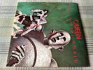 QUEEN NEWS OF THE WORLD UK 1977 EMI 1st PRESS NEAR MINT VINYL EXCELLENT SLEEVE
