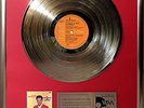 Elvis Presley - A Portrait in Music Collage mit  goldene Schallplatte