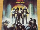Kiss Love Gun NBLP-7057 Record LP With Inserts Casablanca First Pressing