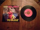 DISQUE VINYLE  45 TOURS  PAUL JONES  -   PRIVILEGE  SINGS SONGS FROM THE FILM