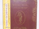 JETHRO TULL / LIVING IN THE PAST JAPAN ISSUE 2LP W/OBI,FILED BOOKLET, INSERT