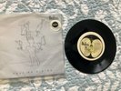 THE BEATLES 45 rpm Apple PS: FREE AS A BIRD/CHRISTMAS TIME( IS HERE AGAIN)