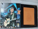 coffret  livre en cuir  véritable jh allume le feu JOHNNY HALLYDAY lire détails