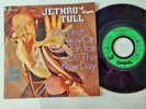 Jethro Tull - Skating away on the thin ice of the new day 7'' Vinyl Germany
