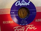 45 RPM RECORD CAPITOL F1184. NAT KING COLE ORANGE COLORED SKY