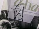 A-HA HUNTING HIGH & LOW WARNER BROS 925 300-1 POP ROCK INNER AUTOGRAPHED