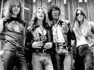 Thin Lizzy - The Boys Are Back In Town 12