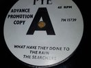 VG+ UK PYE DEMO 45 - THE SEARCHERS - WHAT HAVE THEY DONE TO THE RAIN