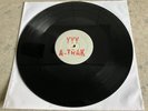 YEAH YEAH YEAHS - HEADS WILL ROLL (A-TRAK REMIX) 12