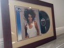 SIGNED & FRAMED RECORD SLEEVE 1980s Whitney Houston I Wanna Dance W. Somebody 45