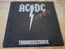 ANGUS YOUNG HAND SIGNED SLEEVE 1990s VG+ AC/DC – Thunderstruck/FIRE YOUR GUNS 45