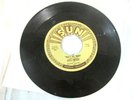 ELVIS PRESLEY-That's All Right/Blue Moon Of Kentucky-SUN 209 Repro 45,  1970s