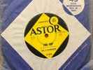 4 Strangers - The Rip / Pearl Diver 1964 Astor Oz Surf Instrumental 45